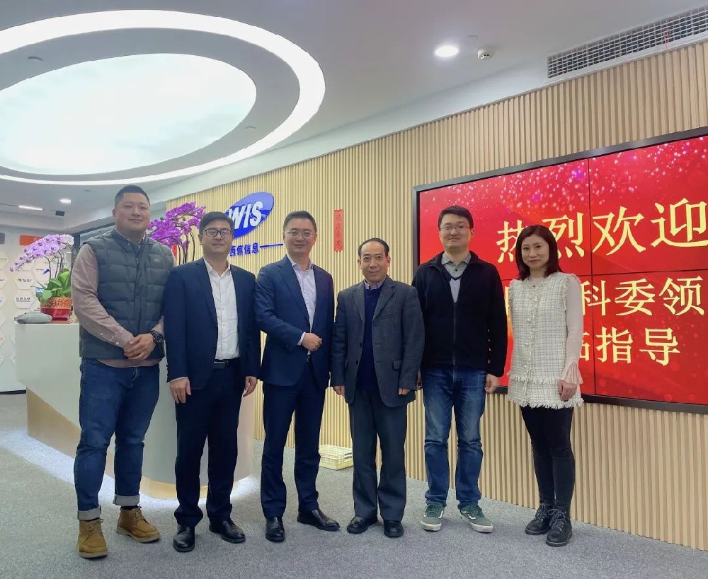 推动工业互联网的发展 —上海市、区各级领导及行业媒体莅临雷火电竞app
信息考察调研